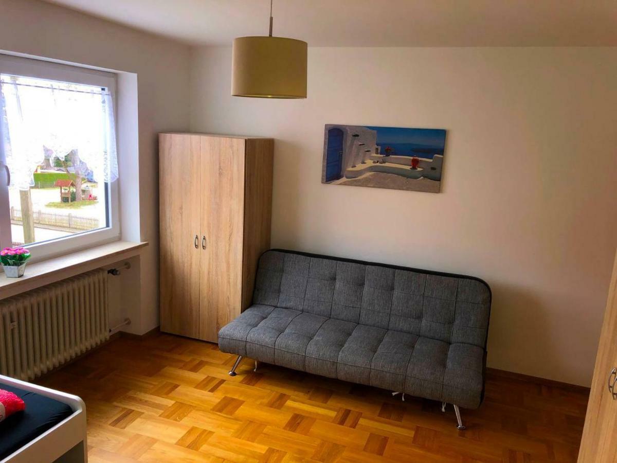 Ferienwohnungen / Ferienhaus Adelsried エクステリア 写真
